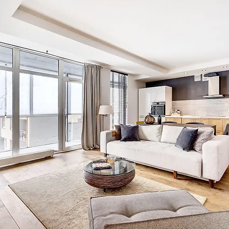 & Апартаменти