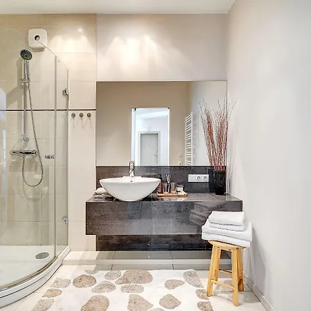 & Апартаменти