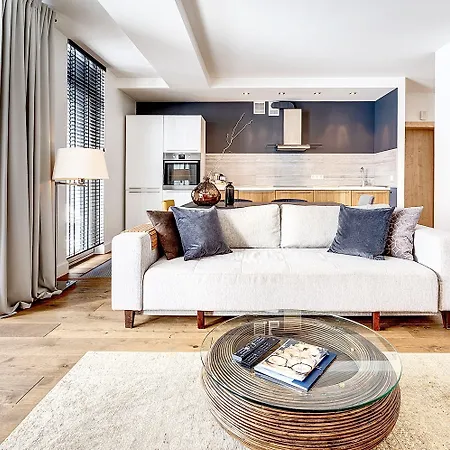 & Апартаменти *