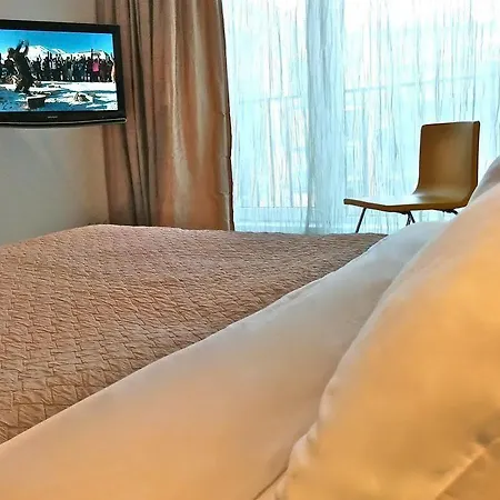 Апартаменти & *