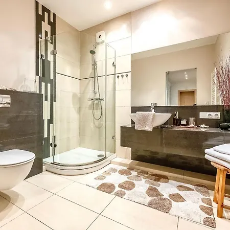 & Апартаменти *